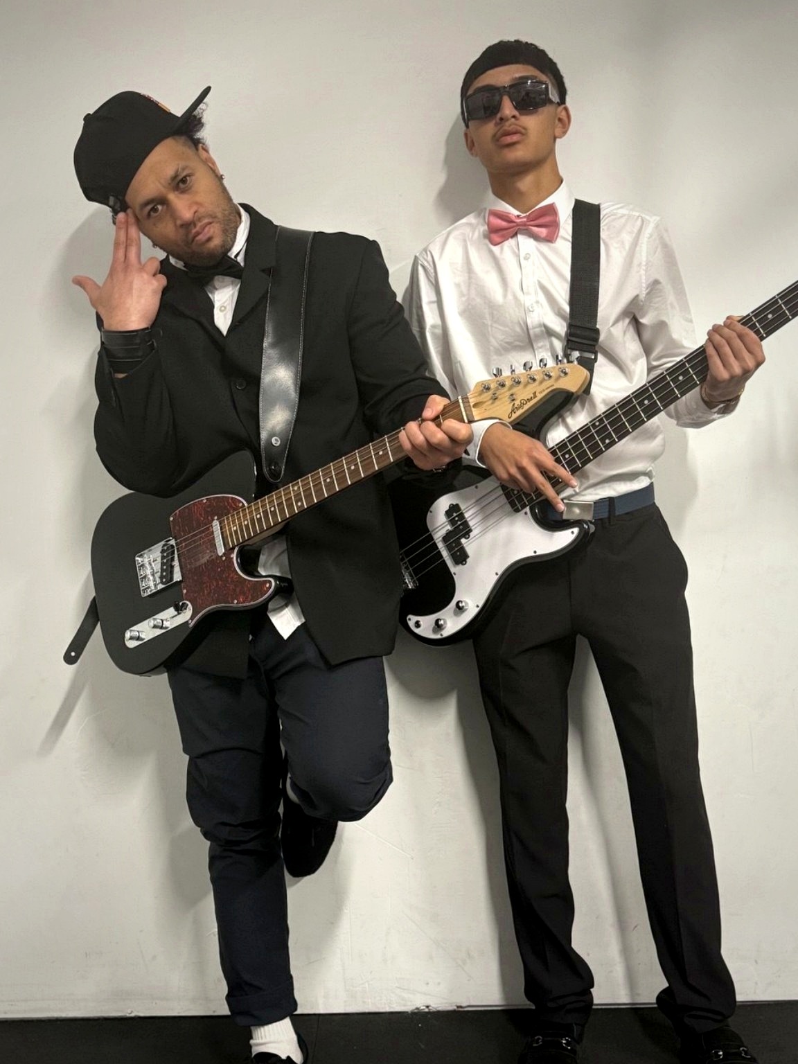 Scroll Kid Sylable performing with musicians